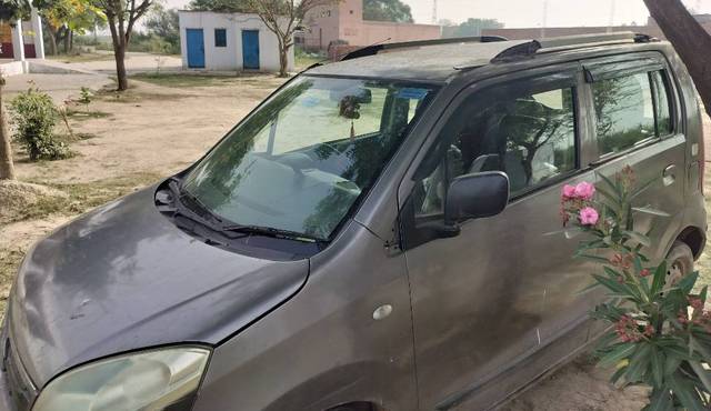 https://images10.gaadi.com/usedgaadi-sellcar/UsedCar/e5544eb3a/eb0c369d-5859-4331-9f53-41fbf720a6a1.jpg?imwidth=6402