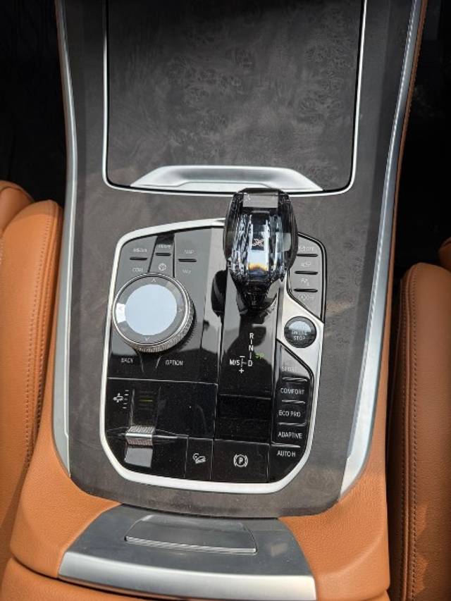 https://images10.gaadi.com/usedgaadi-sellcar/UsedCar/e554ae60a/aca7a111-2330-4a24-9df6-303fe436e5f1.jpeg?imwidth=6402