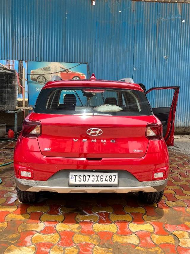 https://images10.gaadi.com/usedgaadi-sellcar/UsedCar/e554b66ba/40134157-354b-4f7b-8db1-719711f75730.jpeg?imwidth=6401