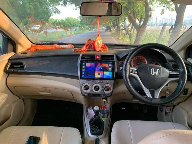 https://images10.gaadi.com/usedgaadi-sellcar/UsedCar/e5550593a/2619c742-d521-4586-99c8-de96321f6493.jpg?imwidth=6401