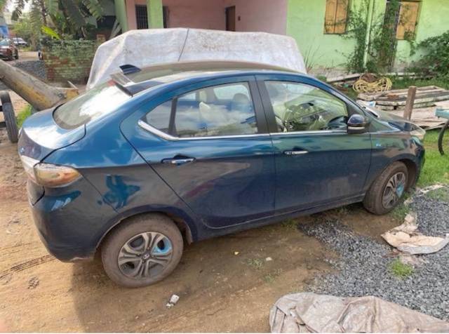 https://images10.gaadi.com/usedgaadi-sellcar/UsedCar/e5552e35a/17687f7b-f0d7-42d0-8681-7b814d7dfeaf.jpeg?imwidth=6401