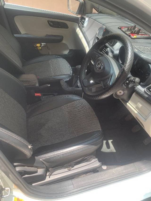 https://images10.gaadi.com/usedgaadi-sellcar/UsedCar/e5552e48a/0f1f6982-ae14-4f8d-889c-d4bef9d077cc.jpeg?imwidth=6401