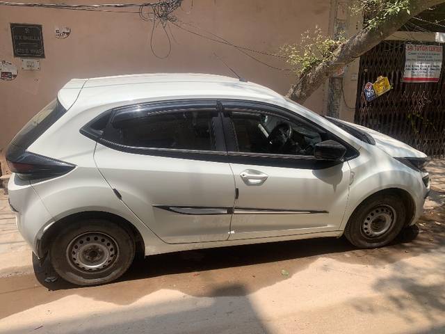 https://images10.gaadi.com/usedgaadi-sellcar/UsedCar/e5552e48a/f6d5aec5-6153-44f5-aa37-abb112be0fae.jpeg?imwidth=6402