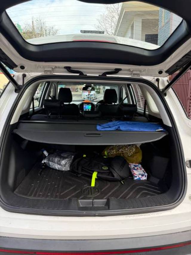 https://images10.gaadi.com/usedgaadi-sellcar/UsedCar/e5553049a/8bc5a245-7b69-4ca6-99a3-f606a2af5973.jpg?imwidth=6402