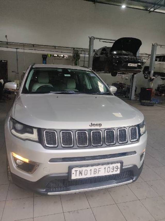 https://images10.gaadi.com/usedgaadi-sellcar/UsedCar/e5556f1da/8e25fdb5-11e3-47db-9f72-8fe31e1c38b6.jpg?imwidth=6400