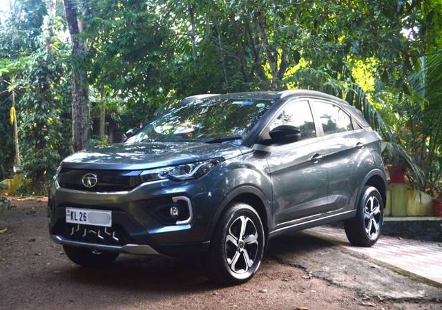 https://images10.gaadi.com/usedgaadi-sellcar/UsedCar/e555802aa/3d250624-2eba-41b7-a91a-68737cc9f23d.jpg?imwidth=6401