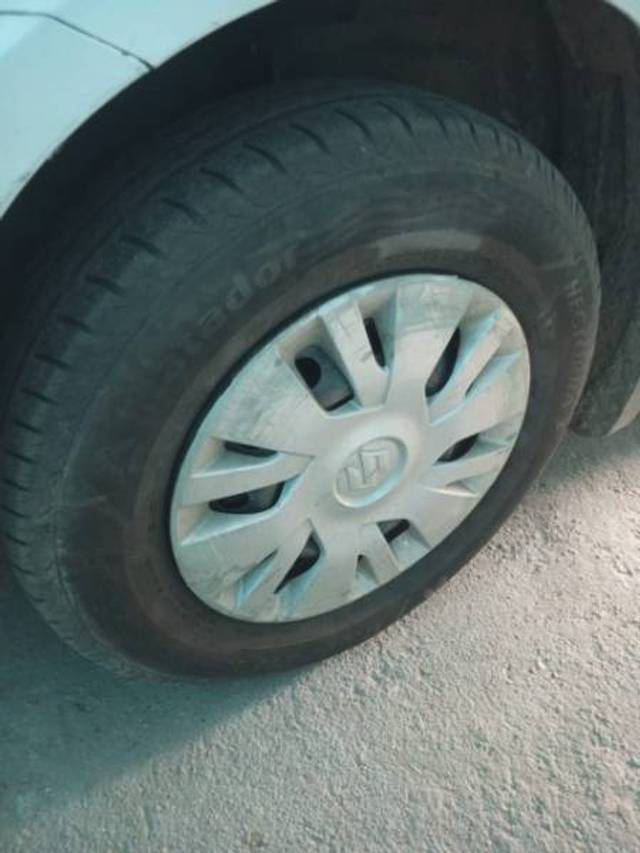 https://images10.gaadi.com/usedgaadi-sellcar/UsedCar/e555b1d2a/076c6210-e188-4654-ae89-b6f64dddbb6a.jpg?imwidth=6400