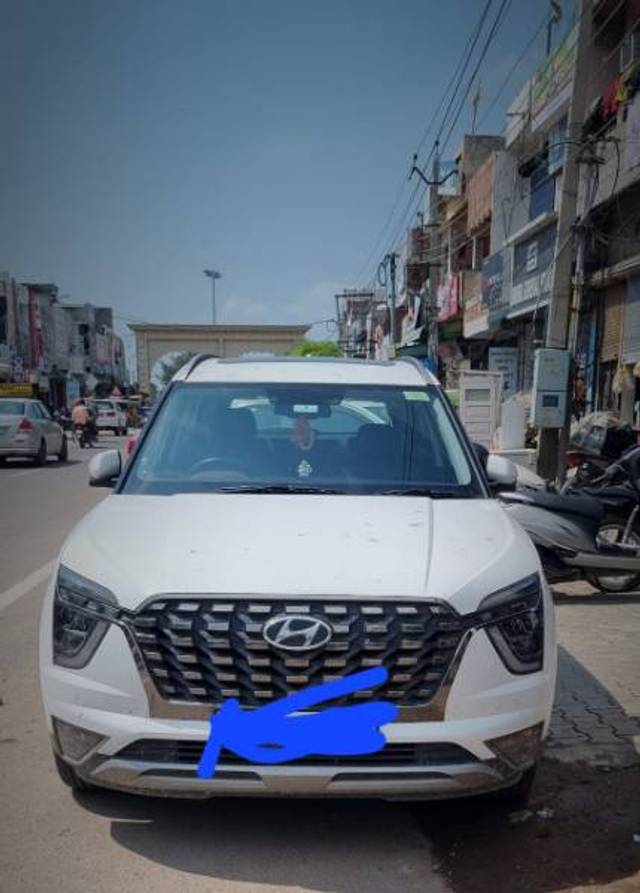 https://images10.gaadi.com/usedgaadi-sellcar/UsedCar/e555fab2a/183f8856-eb9e-451b-b307-aa23dc34645b.jpg?imwidth=6402
