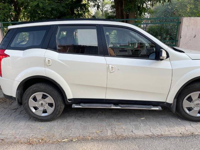 https://images10.gaadi.com/usedgaadi-sellcar/UsedCar/e556223da/7dbbb03a-9e3b-44aa-a9a4-cdd5e51d0826.jpeg?imwidth=6400