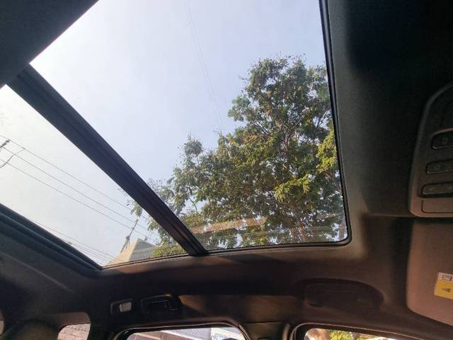 https://images10.gaadi.com/usedgaadi-sellcar/UsedCar/e556279ea/e06a3d58-c372-4d22-8312-17494d614c67.jpg?imwidth=6400