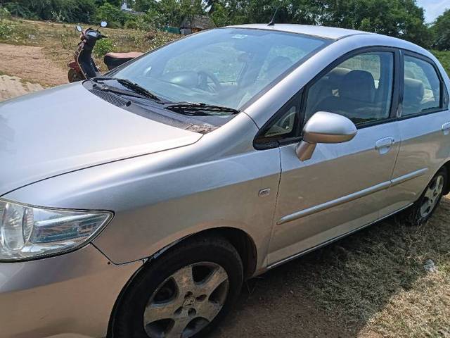 https://images10.gaadi.com/usedgaadi-sellcar/UsedCar/e5563a67a/0e7ce572-be07-4847-8c22-09d73c71c22c.jpg?imwidth=6400