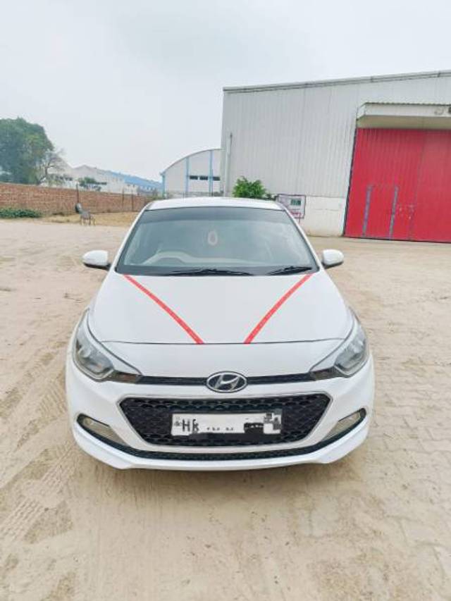 https://images10.gaadi.com/usedgaadi-sellcar/UsedCar/e5563adfa/eb8a76d4-3c9e-4aff-b009-15382c0ef234.jpg?imwidth=6400