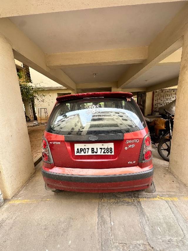 https://images10.gaadi.com/usedgaadi-sellcar/UsedCar/e5567c8ca/e39e550d-26a3-4d23-bfb7-424ba7b5e211.jpeg?imwidth=6402