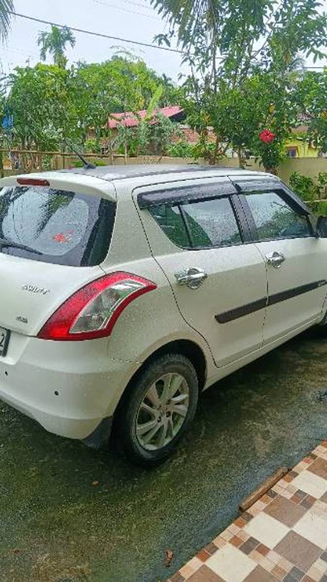 https://images10.gaadi.com/usedgaadi-sellcar/UsedCar/e5569592a/2eb7a20d-6d6d-4c8f-85cd-607d13bce4d1.jpg?imwidth=6400
