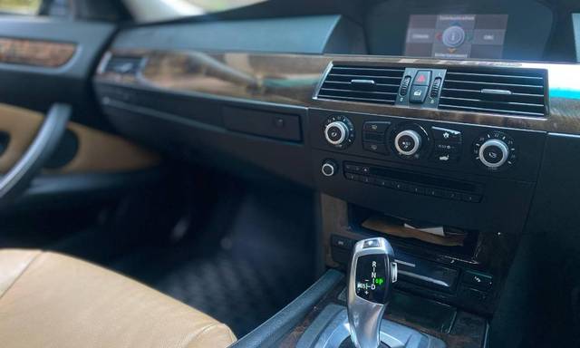 https://images10.gaadi.com/usedgaadi-sellcar/UsedCar/e556e421a/4b1816c3-5fa8-45cc-b919-860a63f036d1.png?imwidth=6401
