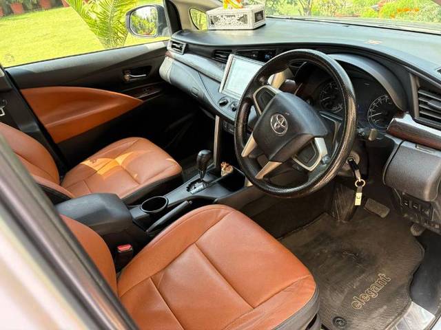 https://images10.gaadi.com/usedgaadi-sellcar/UsedCar/e556f26aa/6f60156e-9e51-43c4-b53b-852ef810bfe6.jpg?imwidth=6401