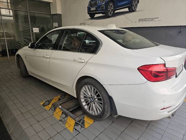 https://images10.gaadi.com/usedgaadi-sellcar/UsedCar/e557617ba/78c914ea-1bac-4040-b38c-002882b7bde2.jpg?imwidth=6402