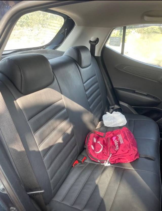 https://images10.gaadi.com/usedgaadi-sellcar/UsedCar/e55786b0a/40c82d23-e60b-4749-82b1-4efe3435d2c6.jpeg?imwidth=6402