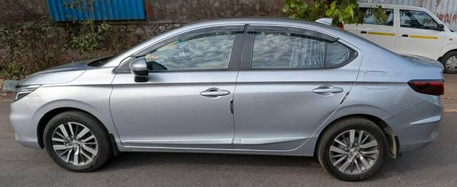 https://images10.gaadi.com/usedgaadi-sellcar/UsedCar/e5578e43a/a4de13f5-0b40-477a-9d9a-5ef802313888.jpeg?imwidth=6402