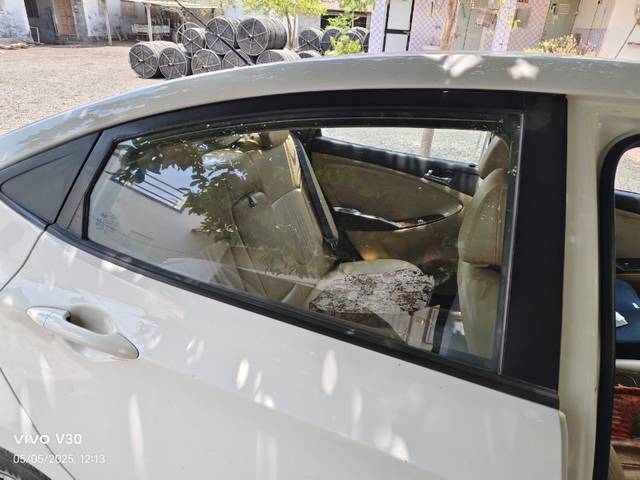 https://images10.gaadi.com/usedgaadi-sellcar/UsedCar/e5578ffea/a1e12f7e-6455-4f3b-9c9b-02f224a7682f.jpeg?imwidth=6400