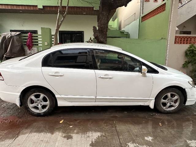https://images10.gaadi.com/usedgaadi-sellcar/UsedCar/e557d11aa/50792acf-1059-4f19-9ee5-bfa284945b39.jpeg?imwidth=6401