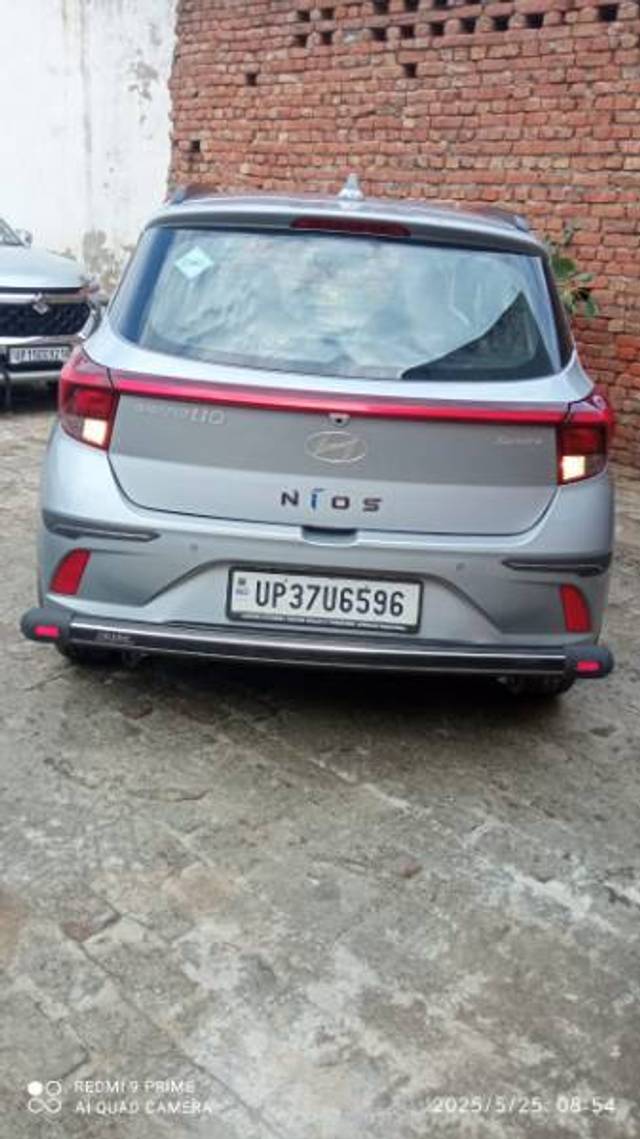 https://images10.gaadi.com/usedgaadi-sellcar/UsedCar/e557f33da/9266bffb-9346-4994-9513-871a94e39e26.jpg?imwidth=6401