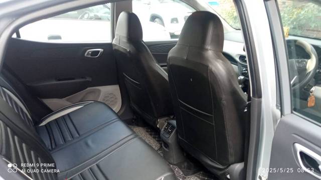 https://images10.gaadi.com/usedgaadi-sellcar/UsedCar/e557f33da/cb4150f7-d261-4b59-af8b-032bda3ebb9d.jpg?imwidth=6402