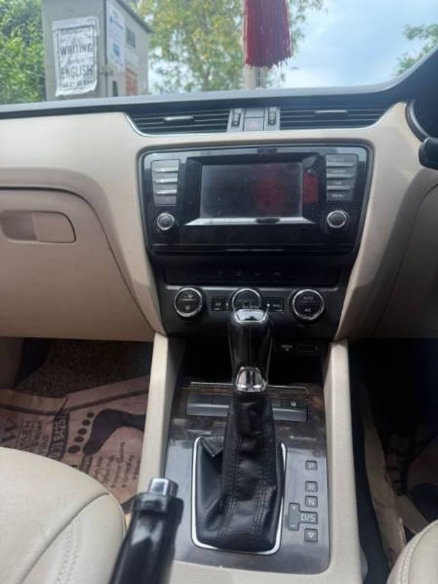 https://images10.gaadi.com/usedgaadi-sellcar/UsedCar/e5588c30a/8a253980-9785-4051-bd1b-91222c3c0d0f.jpg?imwidth=6402