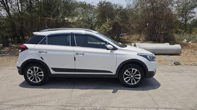 https://images10.gaadi.com/usedgaadi-sellcar/UsedCar/e558b122a/ace675db-d58e-49a0-81de-9aa73842c58e.jpg?imwidth=6401
