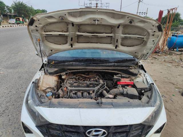 https://images10.gaadi.com/usedgaadi-sellcar/UsedCar/e559082fa/009faf4e-775b-44a6-940d-46e9144957aa.jpg?imwidth=6402