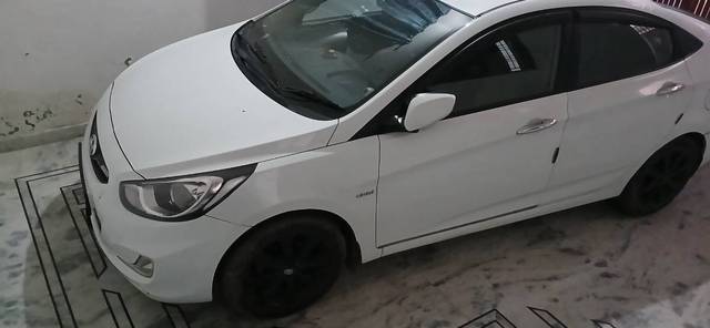 https://images10.gaadi.com/usedgaadi-sellcar/UsedCar/e55912b9a/631d9559-817c-4626-985f-996f5043a609.jpg?imwidth=6400
