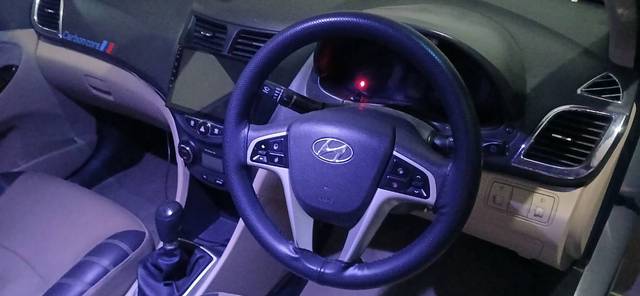 https://images10.gaadi.com/usedgaadi-sellcar/UsedCar/e55912b9a/c028b4c2-ce6b-4d8c-ba1f-da22dda4a5c3.jpg?imwidth=6402