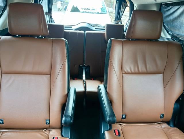 https://images10.gaadi.com/usedgaadi-sellcar/UsedCar/e559515aa/dcecc2a9-4918-433b-b847-1a75e15ee0bd.jpg?imwidth=6402