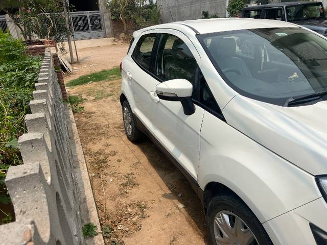 https://images10.gaadi.com/usedgaadi-sellcar/UsedCar/e5595b18a/308bd458-91cd-474c-bf6e-be147da924ae.jpeg?imwidth=6400