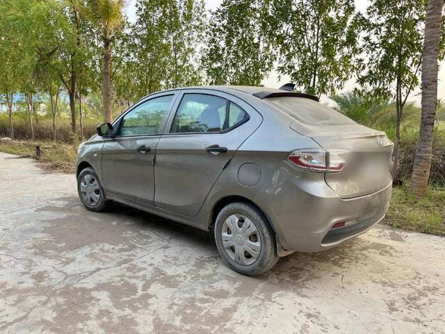 https://images10.gaadi.com/usedgaadi-sellcar/UsedCar/e5598e6ba/8e58d0f6-1916-4fd9-aa3a-08538e0e62de.jpg?imwidth=6400