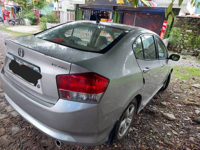 https://images10.gaadi.com/usedgaadi-sellcar/UsedCar/e55990e2a/dd40ba60-76d5-4ee8-8a46-ea0ff43b64de.jpg?imwidth=6402