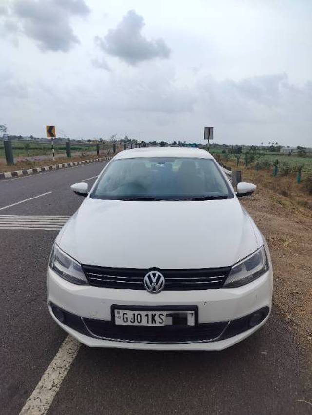 https://images10.gaadi.com/usedgaadi-sellcar/UsedCar/e55a0ac3a/aa548a53-380e-4726-b124-92952493f594.jpg?imwidth=6400