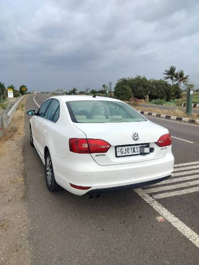 https://images10.gaadi.com/usedgaadi-sellcar/UsedCar/e55a0ac3a/cdfad05b-609b-46ed-9612-b35ea7ba4c96.jpg?imwidth=6402