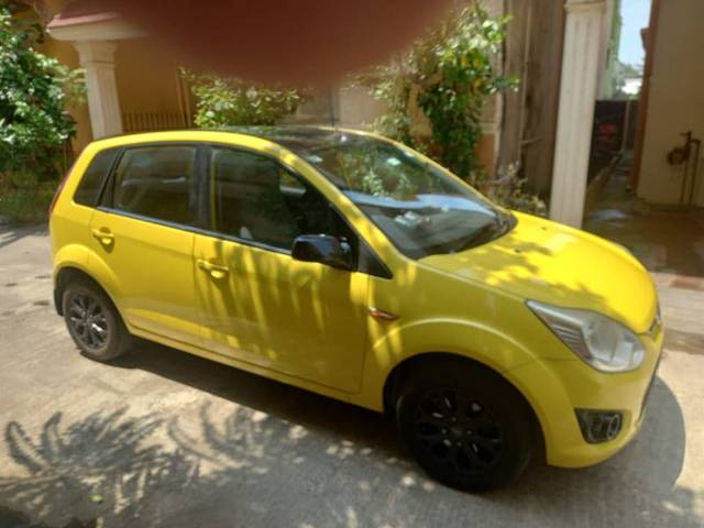 https://images10.gaadi.com/usedgaadi-sellcar/UsedCar/e55a190aa/e1147481-b2ba-42ea-ba54-255ea5eea6bf.jpg?imwidth=6400