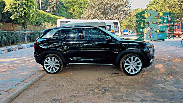 https://images10.gaadi.com/usedgaadi-sellcar/UsedCar/e55a2d1ca/716342e3-d28c-49dd-a696-88ffa7eeed19.jpg?imwidth=6400