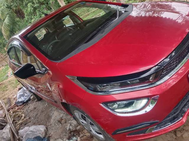 https://images10.gaadi.com/usedgaadi-sellcar/UsedCar/e55a442ea/1664f8a7-2768-4b62-bfcb-038ec0f04901.jpg?imwidth=6400