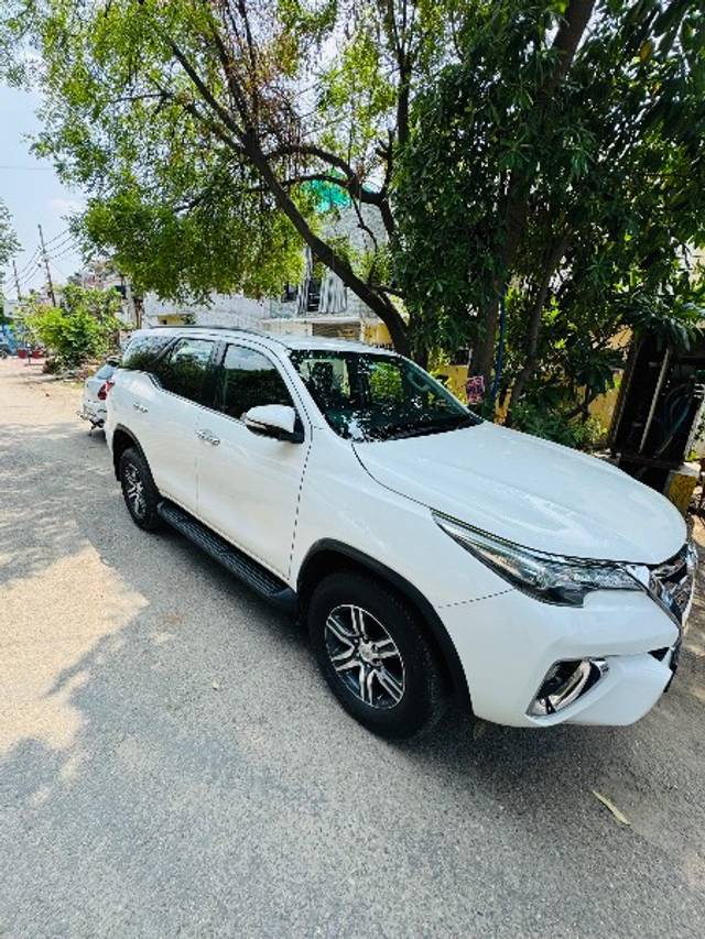 https://images10.gaadi.com/usedgaadi-sellcar/UsedCar/e55a5673a/14ef17e1-5a46-4cdb-9124-9cc42d92e9e1.jpeg?imwidth=6400