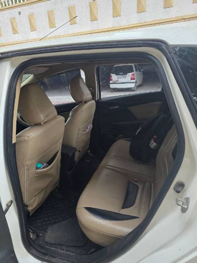 https://images10.gaadi.com/usedgaadi-sellcar/UsedCar/e55a9250a/a49016b7-a3b3-4e6d-992a-f0438557f8cc.jpg?imwidth=6401