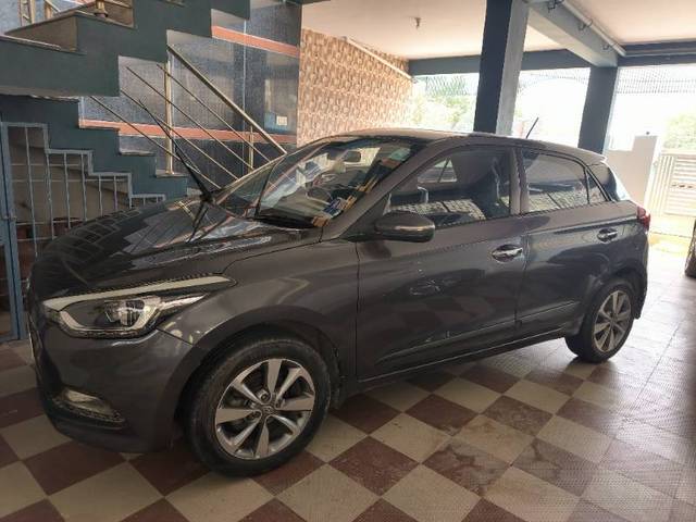 https://images10.gaadi.com/usedgaadi-sellcar/UsedCar/e55b117ba/b91a9acb-ac68-4aa1-9c8b-603d62c9f08a.jpg?imwidth=6400