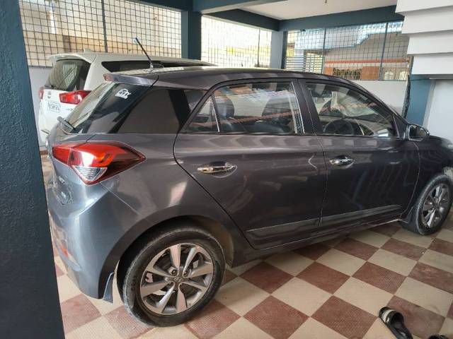 https://images10.gaadi.com/usedgaadi-sellcar/UsedCar/e55b117ba/efa30976-76b9-4eb3-a138-69c5a05597a4.jpg?imwidth=6401