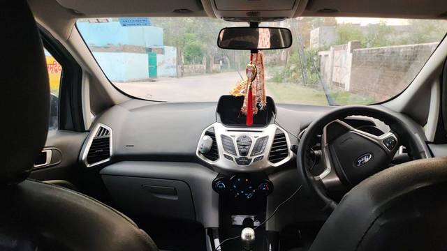 https://images10.gaadi.com/usedgaadi-sellcar/UsedCar/e55b34e4a/73bebb57-1ee9-4e47-86f5-9a0f20f2594d.jpg?imwidth=6402
