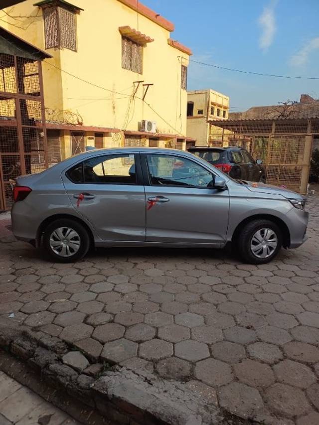 https://images10.gaadi.com/usedgaadi-sellcar/UsedCar/e55b43f2a/053b0bfd-ed1d-4754-821d-99f6728d22ae.jpeg?imwidth=6400