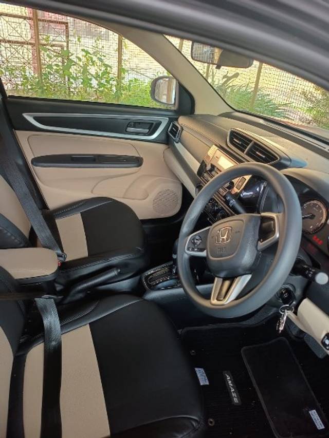 https://images10.gaadi.com/usedgaadi-sellcar/UsedCar/e55b43f2a/b9525ea5-c74a-43c6-bfc1-8194f1dfa6cf.jpeg?imwidth=6402