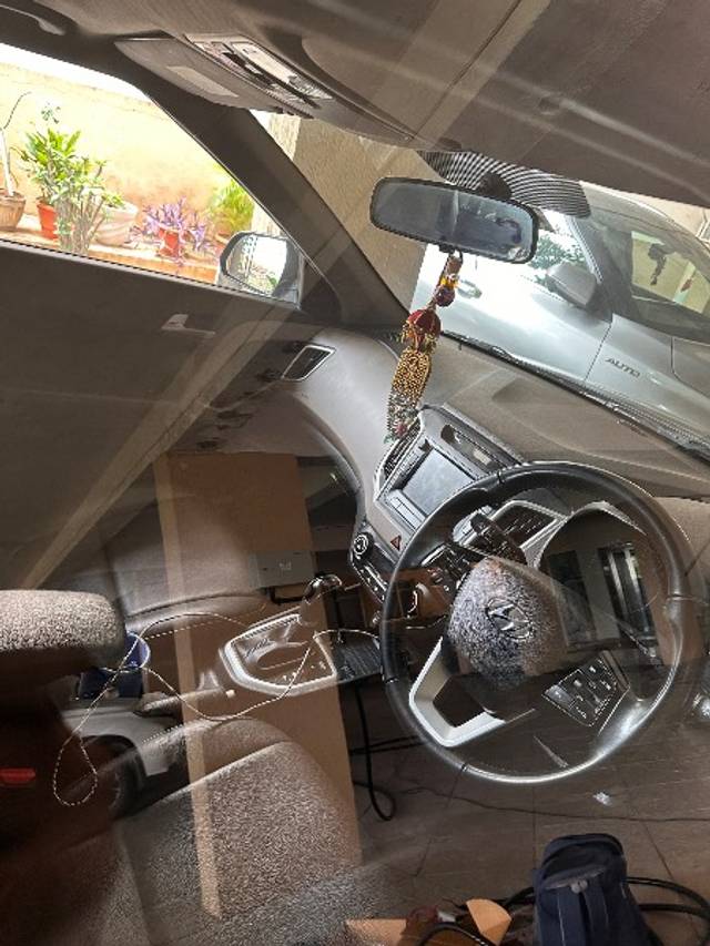 https://images10.gaadi.com/usedgaadi-sellcar/UsedCar/e55b4e7aa/ddee77ab-387f-4d0e-b5ed-38fedc0c9982.jpeg?imwidth=6401