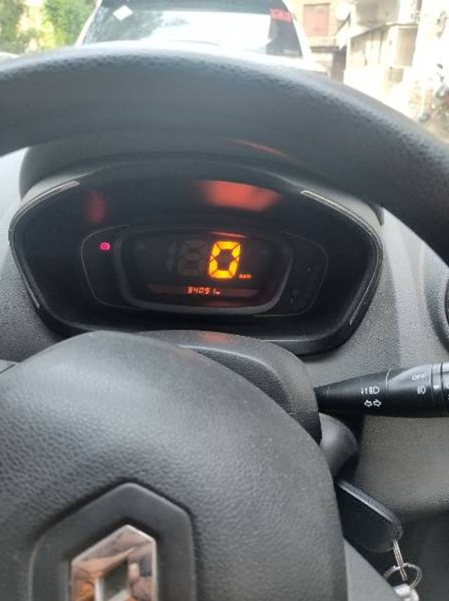 https://images10.gaadi.com/usedgaadi-sellcar/UsedCar/e55ba2f6a/89fbae8e-98eb-4827-8fea-f04dc5846d8a.jpg?imwidth=6401
